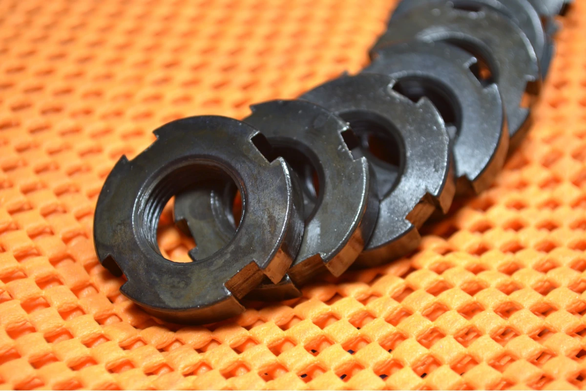 Гайка М32 DIN 1804 шліцева