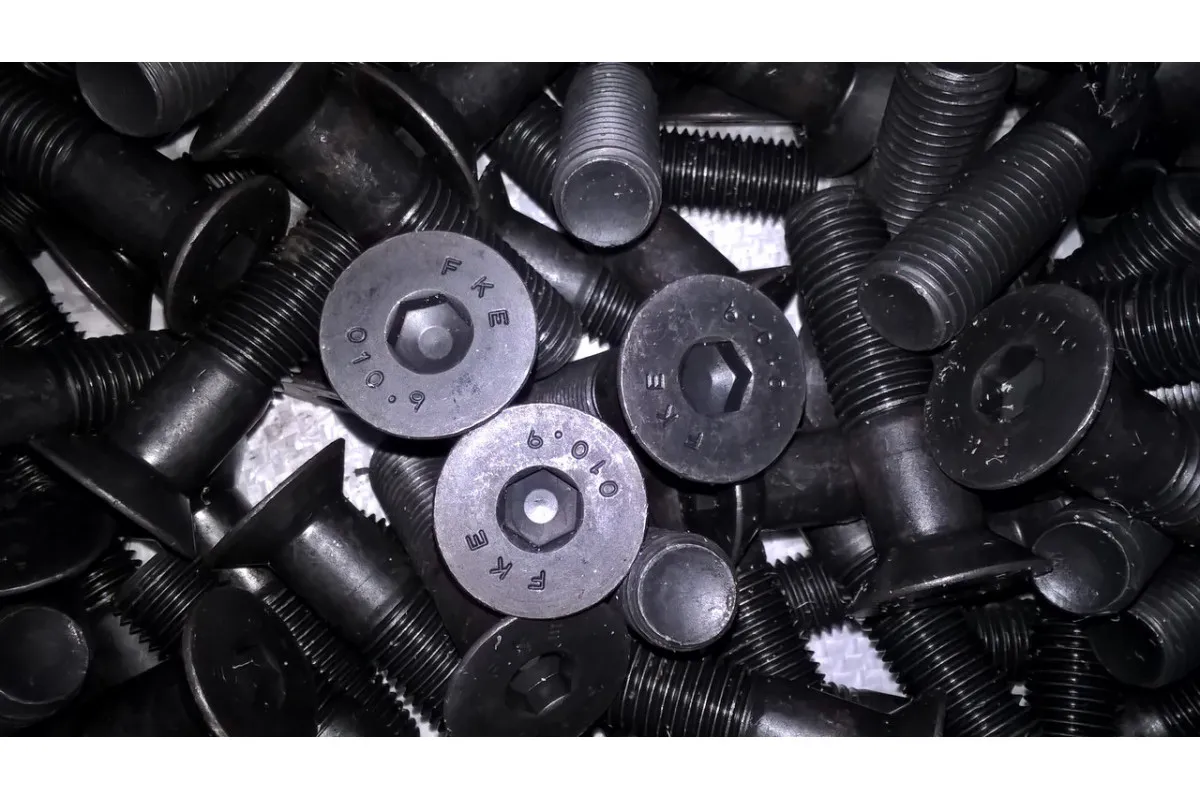 Гвинти DIN 7991 із внутрішнім шестигранником М16