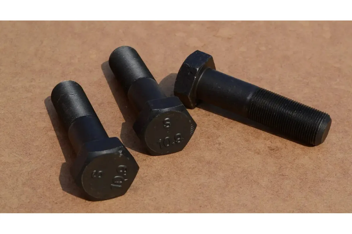 Болти для фланцевих з'єднань М48