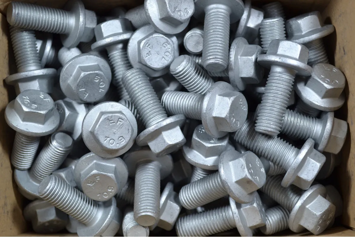 Болти із фланцем М6 DIN 6921, ОСТ 37.001.193-83