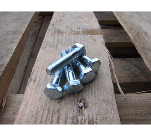 Болт М10 DIN 931 клас міцності 8.8 Болт М10 DIN 931 клас міцності 8.8