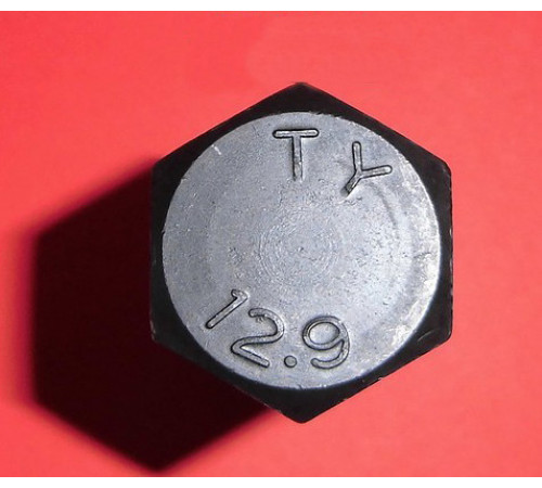 Болт М27 ГОСТ 7798-70 клас міцності 12.9