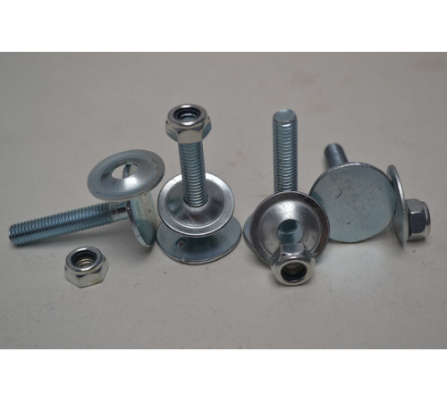 Болт М5 DIN 603 клас міцності 8.8