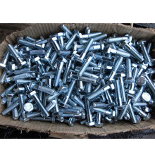 Болт М5 DIN 931 класс прочности 8.8