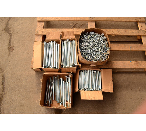 Болт М64 DIN 931 клас міцності 8.8