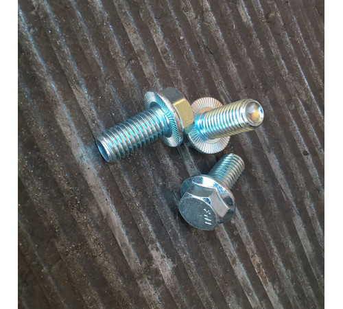 Болт з фланцем М5 DIN 6921 клас міцності 10.9