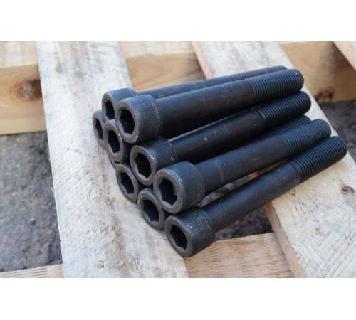 Гвинт М22 DIN 912 клас міцності 8.8