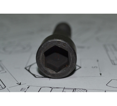 Гвинт М6 DIN 912 клас міцності 8.8 Гвинт М6 DIN 912 клас міцності 8.8