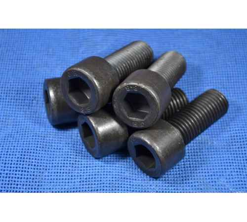 Гвинт М6 DIN 912 клас міцності 8.8 Гвинт М6 DIN 912 клас міцності 8.8