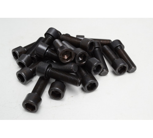 Гвинт М8 із внутрішнім шестигранником ГОСТ 11738-84, DIN 912 клас міцності 10.9