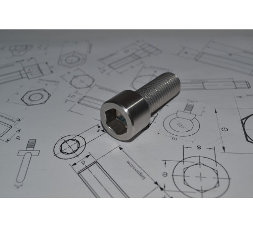 Гвинти М18 нержавіючі DIN 912, ГОСТ 11738-84, ISO 4762