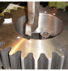 Вирізання наскрізних пазів, шпоночних пазів, шліців і зубців