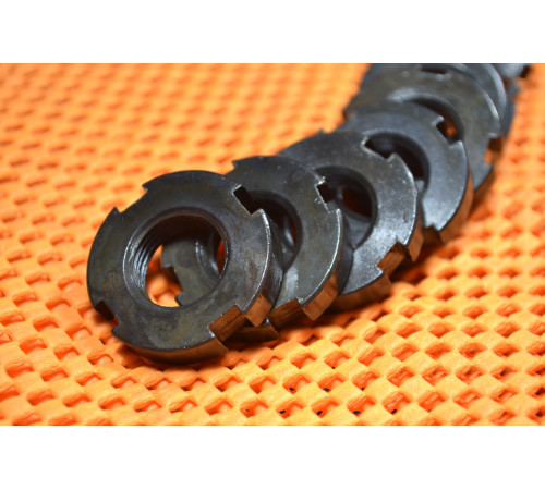 Гайка М28 DIN 1804 шліцева