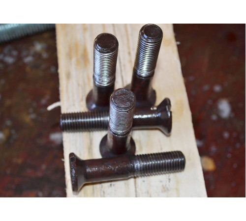 Винт от М16 с потайной головкой и плоским шлицем