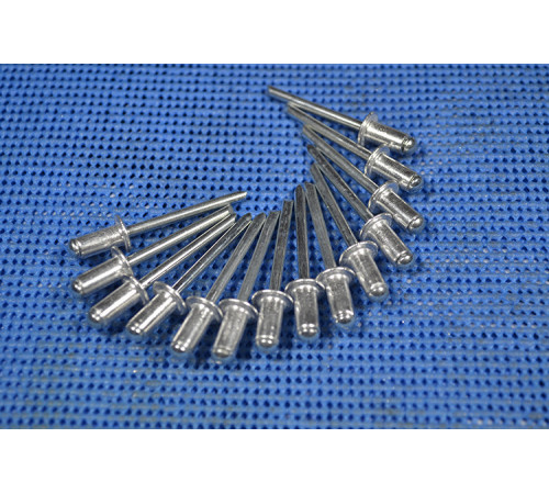 Заклепка Ф2.4 DIN 7337 зі звичайним буртиком