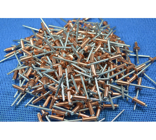 Заклепка Ф4.0 DIN 7337, медь/сталь