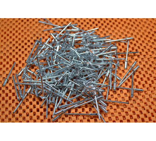 Заклепка Ф4.8 DIN 7337 зі звичайним буртиком