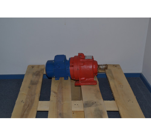 Мотор-редуктор 3МП-31,5 (2 ступені, 18 об/хв, АІР71В8)