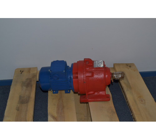 Мотор-редуктор 3МП-31,5 (2 ступени, 45 об/мин, АИР71В4)