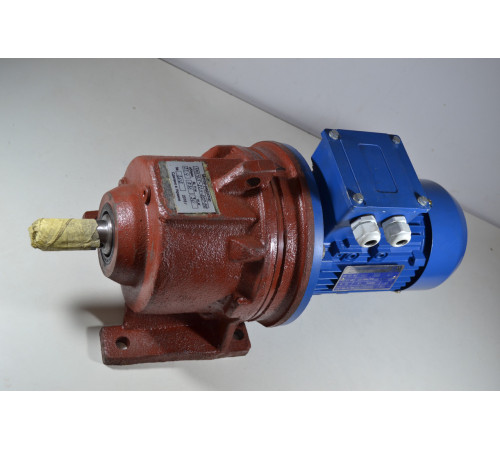 Мотор-редуктор 3МП-31,5 (3 ступені, 12,5 об/хв, АІР56В2)