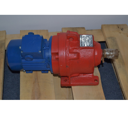 Мотор-редуктор 3МП-31,5 (3 ступені, 12,5 об/хв, АІР63А4)