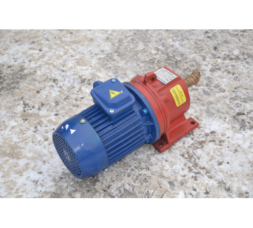 Мотор-редуктор 3МП-31,5 (3 ступені, 12,5 об/хв, АІР63А4)