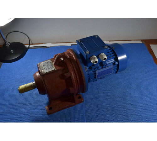 Мотор-редуктор 3МП-31,5 (3 ступені, 9 об/хв, АІР56А4)