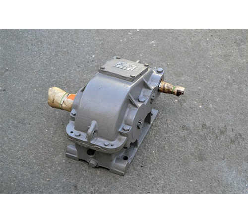 Редуктор Ц2-300-40