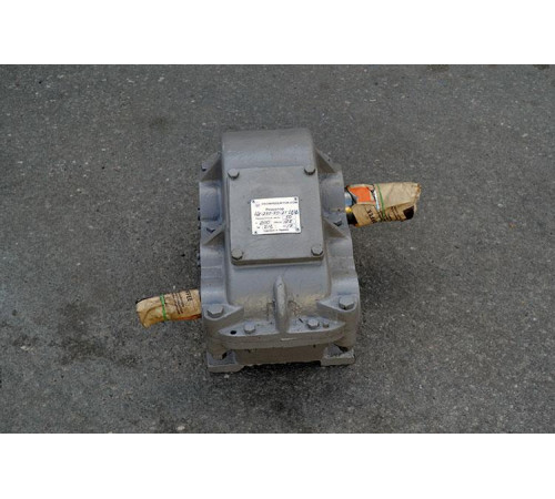 Редуктор Ц2-750-8