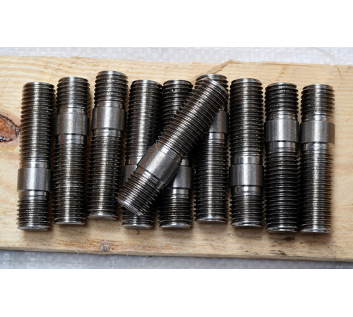 Шпилька М10 DIN 938 з загвинчуваним кінцем 1D класу міцності 8.8