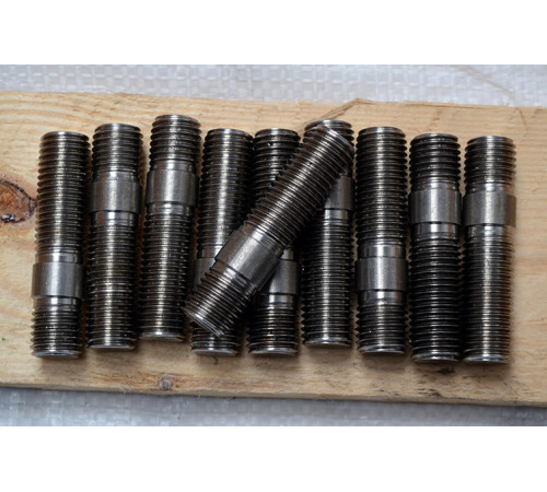 Шпилька М10 ГОСТ 22034-76 с ввинчиваемым концом 1.25D класс прочнсти 8.8