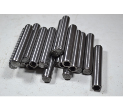 Штифт циліндричний з внутрішнім різьбленням загартований Ф8 DIN 7979 D, ISO 8733, ISO 8735